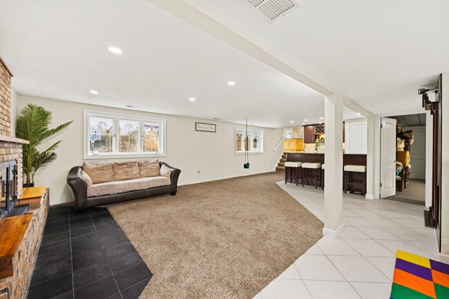 Building Photo - 641 Woods St