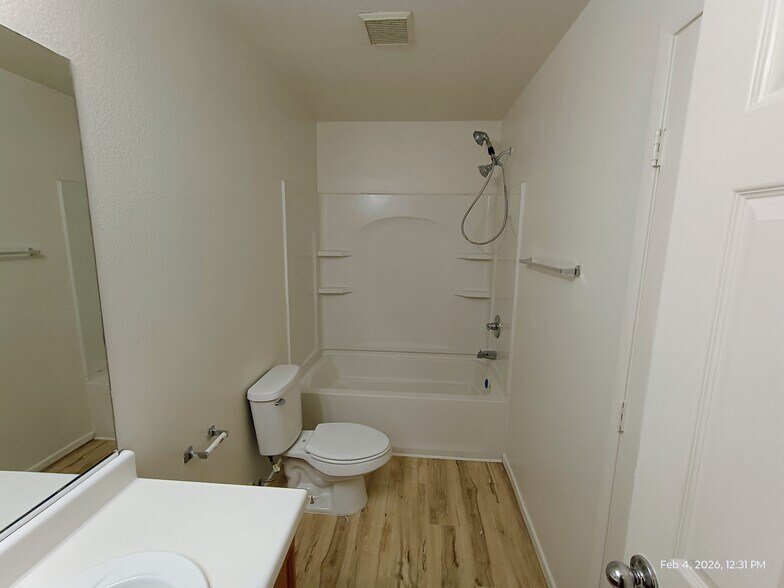 Building Photo - 674 Iron Bridge St