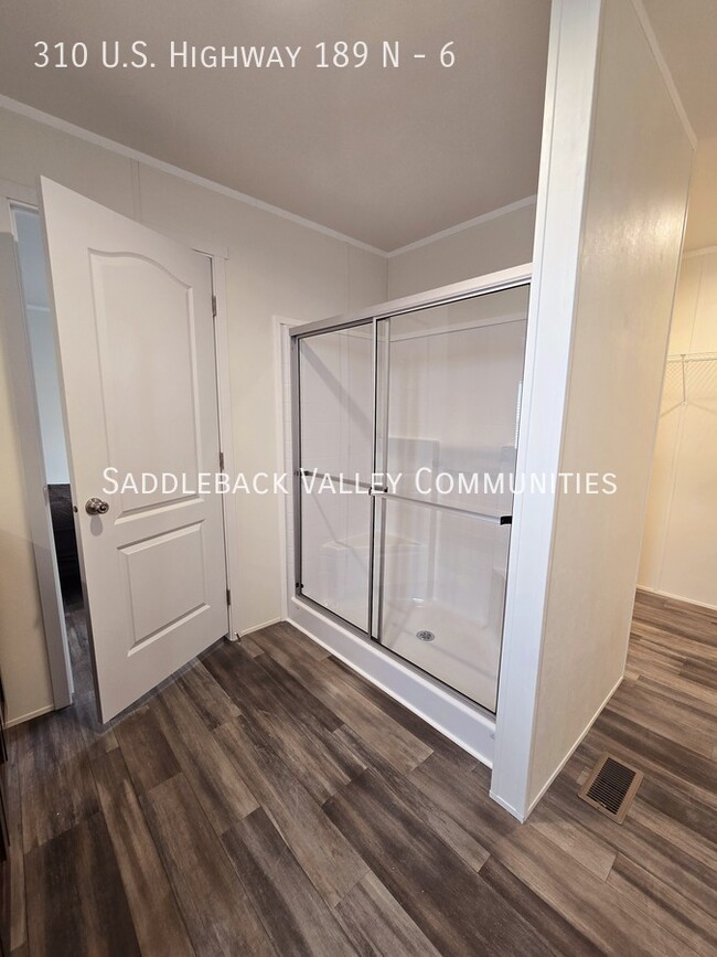 Building Photo - 310 US-189