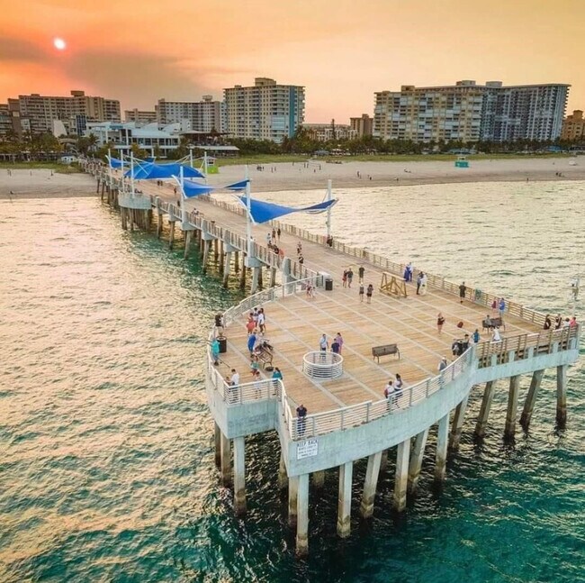 Building Photo - 133 N Pompano Beach Blvd