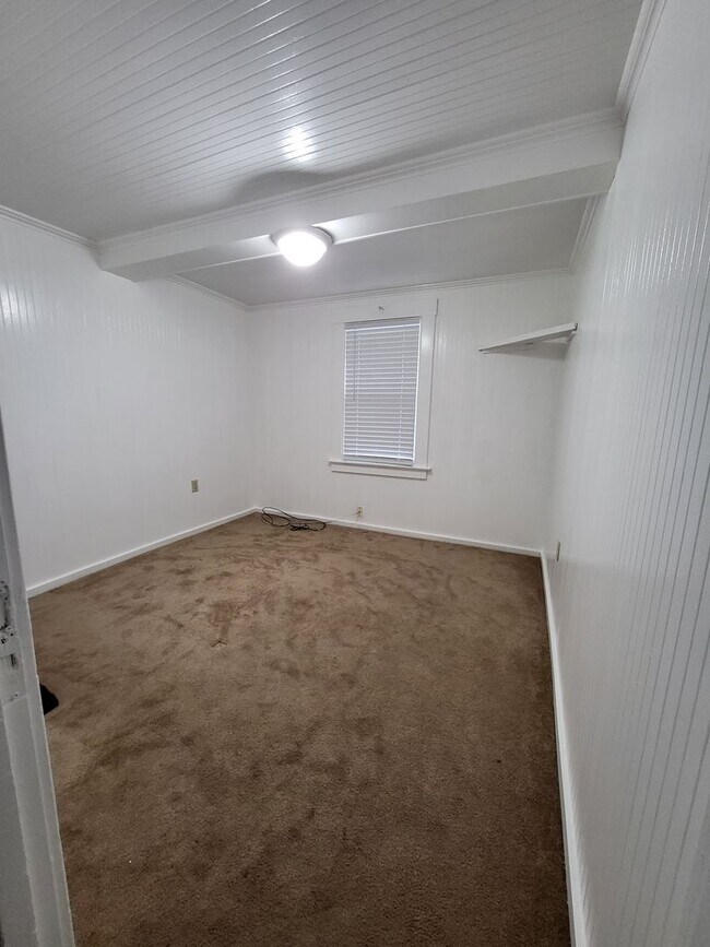 Building Photo - Lillian Street, 1624