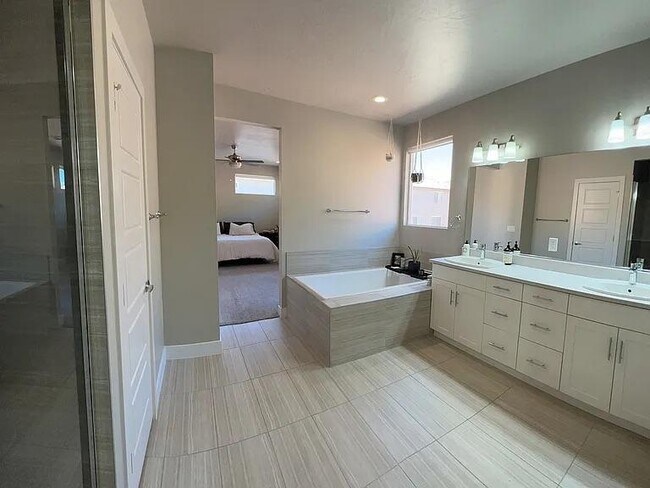 Building Photo - 438 N Stone Mountain Dr