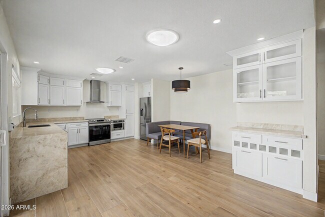 Building Photo - 8711 E Latham St