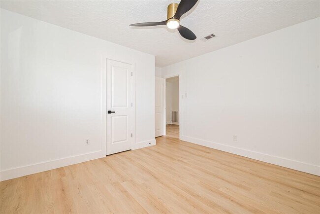 Building Photo - 1306 Briarmead Dr