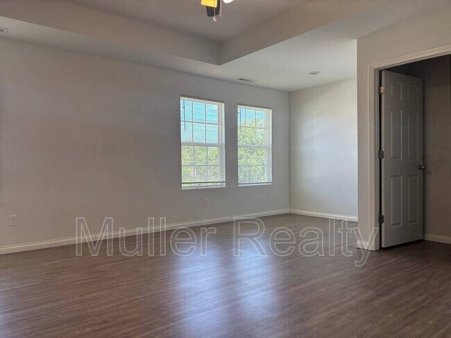 Building Photo - 4805 Fennel Rd