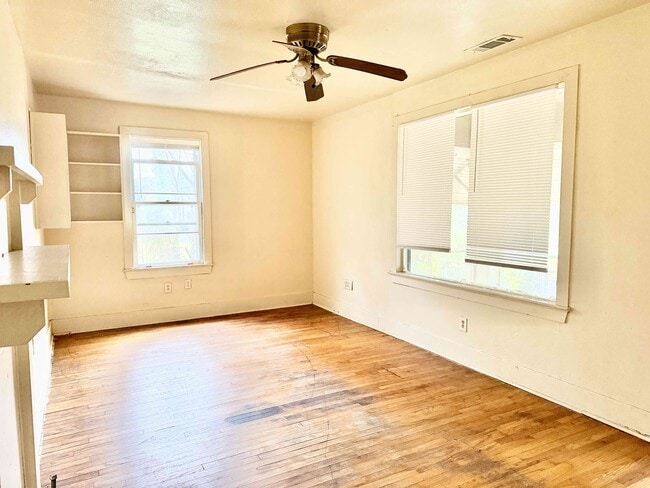 Building Photo - 1203 S 18th St