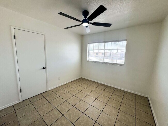 Building Photo - Cozy 3-Bed Oasis in Yuma's Heart