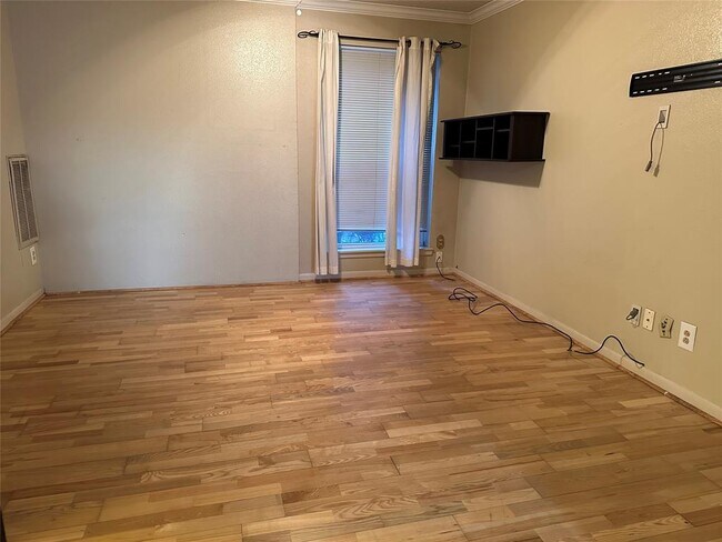 Building Photo - 2711 Briarhurst Dr