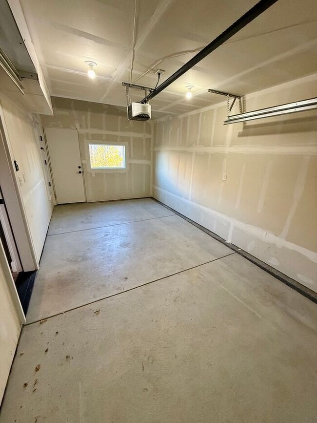 Building Photo - Modern Home in Heart of Old Town Fort Collins!