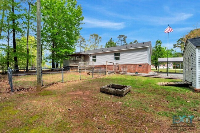 Building Photo - Welcome to this 3 Bedroom, 2 Bath Home in Wildwood Point!