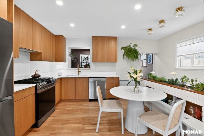 Building Photo - 316 East St