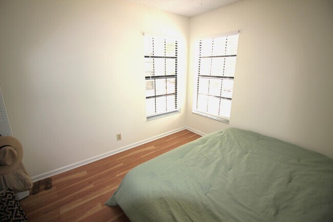 Building Photo - 2900 Olivewood Terrace