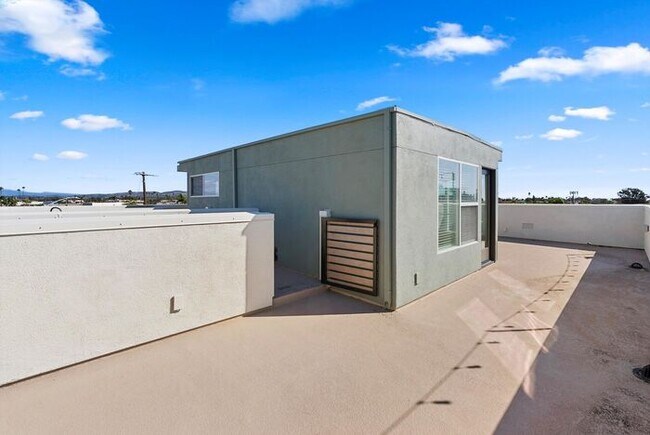 Building Photo - Superior Point