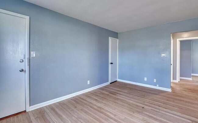 Building Photo - 7233 W Lakefield Dr