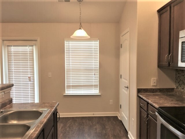 Building Photo - 298 Willow Point Cir