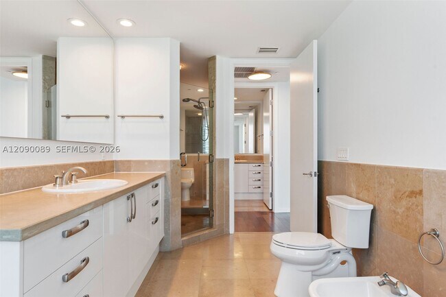 Building Photo - 5959 Collins Ave