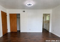 Building Photo - 110 Northaven Dr