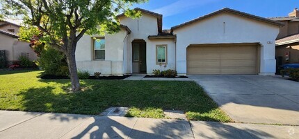 Building Photo - Beautiful Ideal Family Home: 3 Bedrooms, 2...