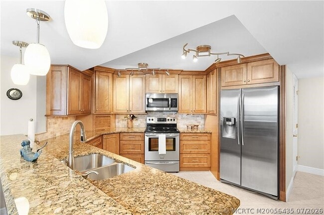 Building Photo - 9550 S Ocean Dr