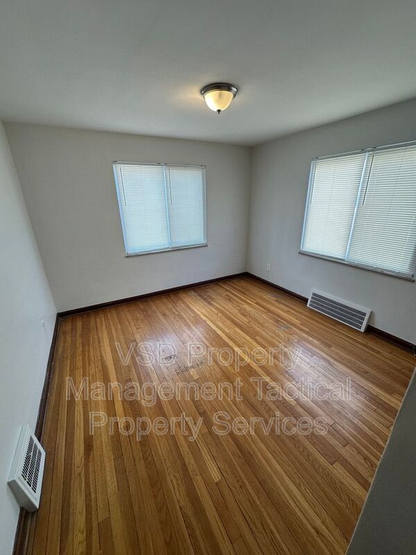 Building Photo - 781 E 236th St