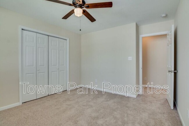 Building Photo - 1111 Hunters Cove