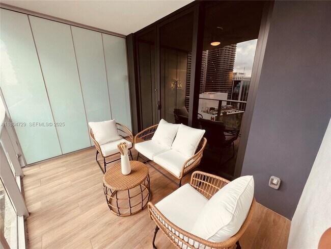 Building Photo - 1010 Brickell Ave