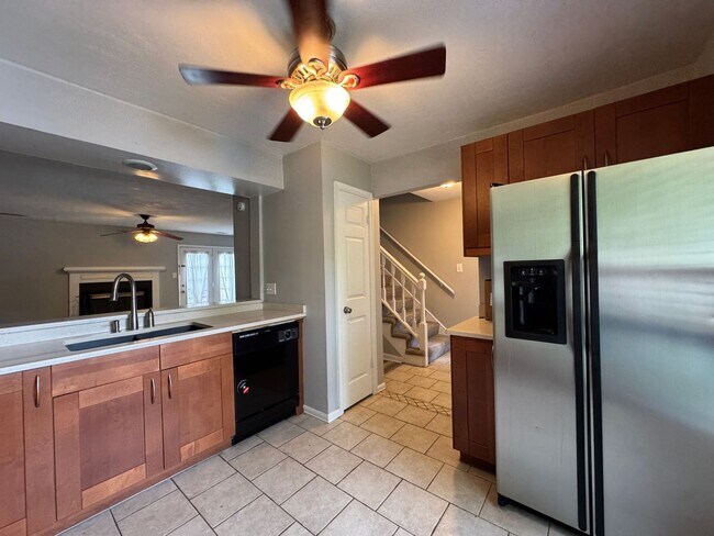 Building Photo - Charming Waterfront Townhouse in Virginia Beach!
