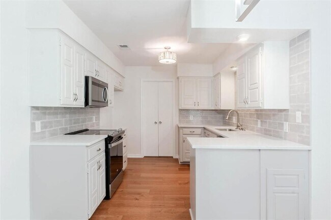 Building Photo - 7905 Lazy Brook Dr