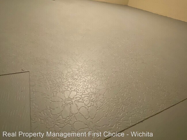 Building Photo - 2 br, 1 bath House - 725 W Stackman Dr #8