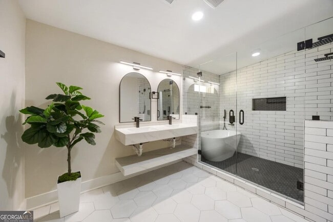 Building Photo - 2555 Flagstone Dr SE