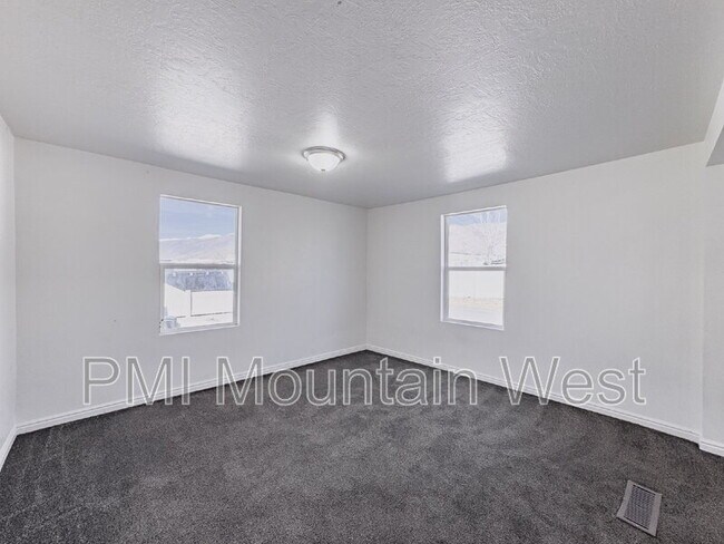 Building Photo - 450 W 200 N