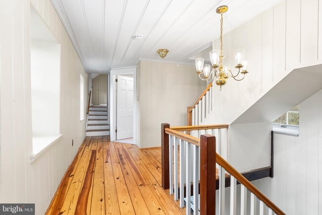 Building Photo - 607 E Wheel Rd