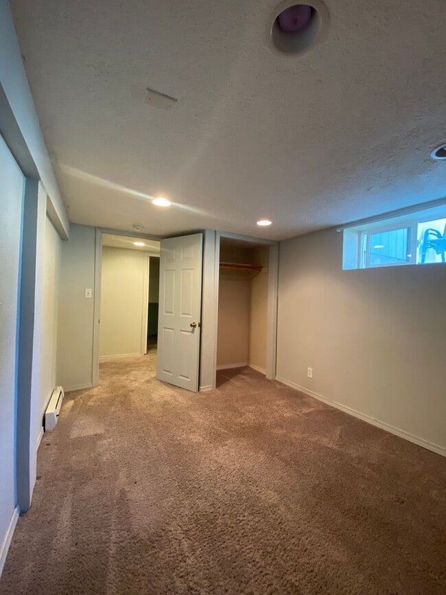 Building Photo - 4 bedrooms, 1.5 baths Millwood-20x30 shop ...
