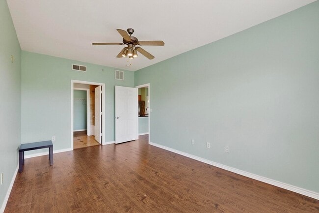 Building Photo - 3102 Kings Rd
