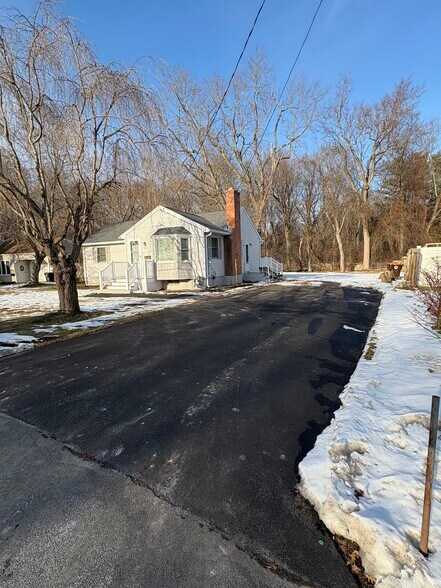 Building Photo - 22 Simpson Cir