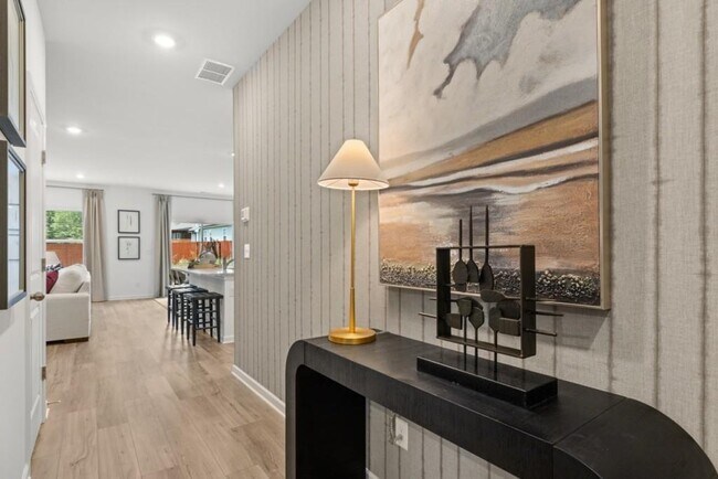 Primary Photo - 470 Red Dragon Dr