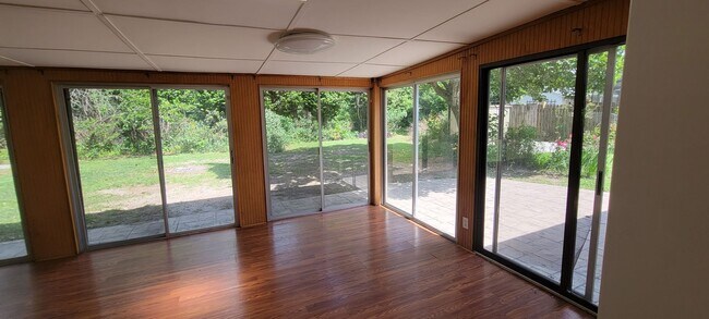 Building Photo - 4/2 (Madison Park) Nice home in quiet neighborhood