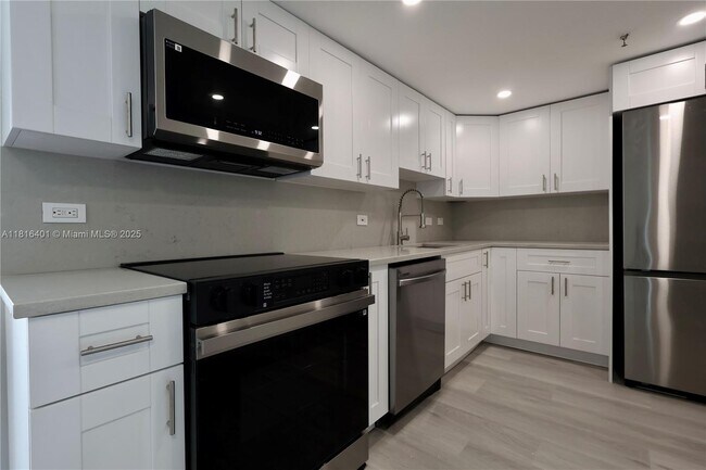 Building Photo - 20515 E Country Club Dr