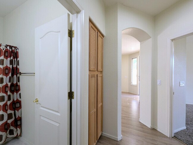 Building Photo - 5770 W Golden Ln