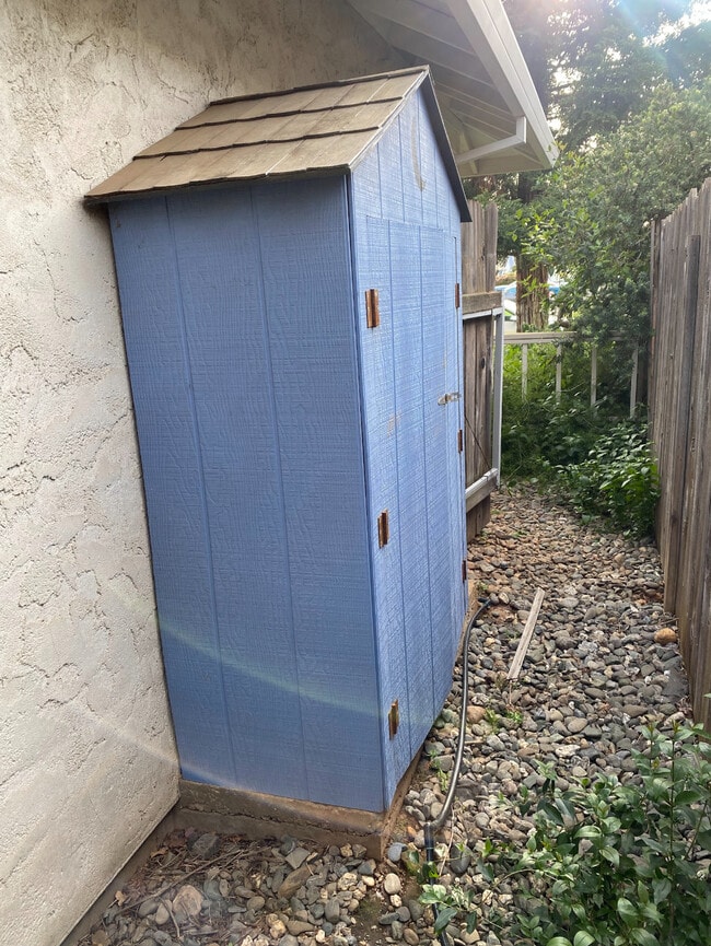 Extra storage for gardening tools - 2726 Duffy Dr