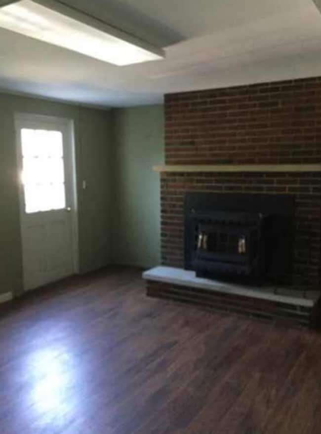 Building Photo - 3 bedroom, 1.5 bath Home: A MUST SEE! ONE ...