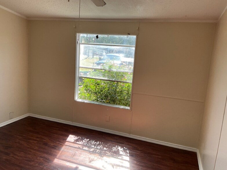 Building Photo - 343 Crescent Creek Ln