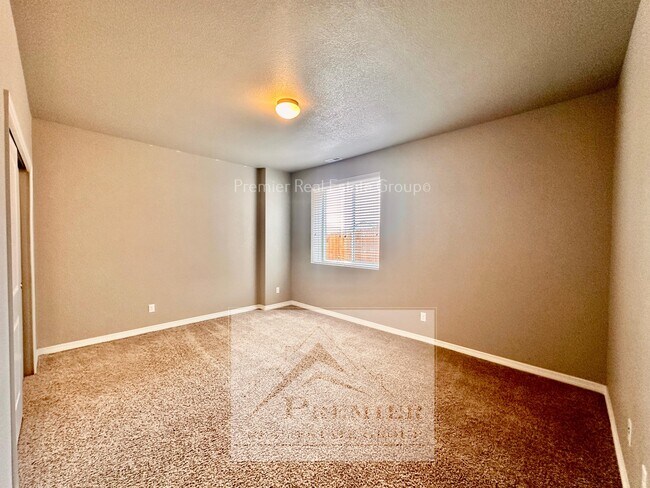 Building Photo - 7527 Dutch Loop
