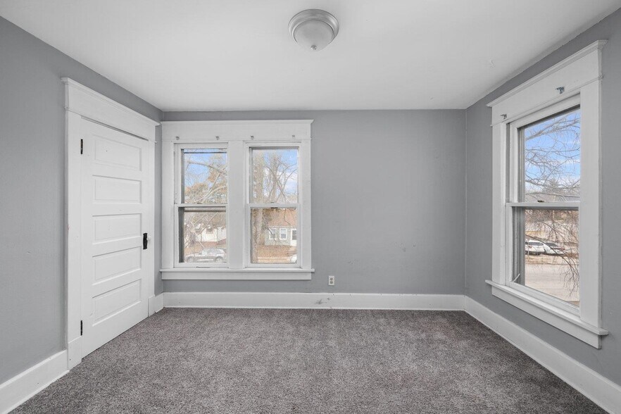 Building Photo - 1321 W 13th St