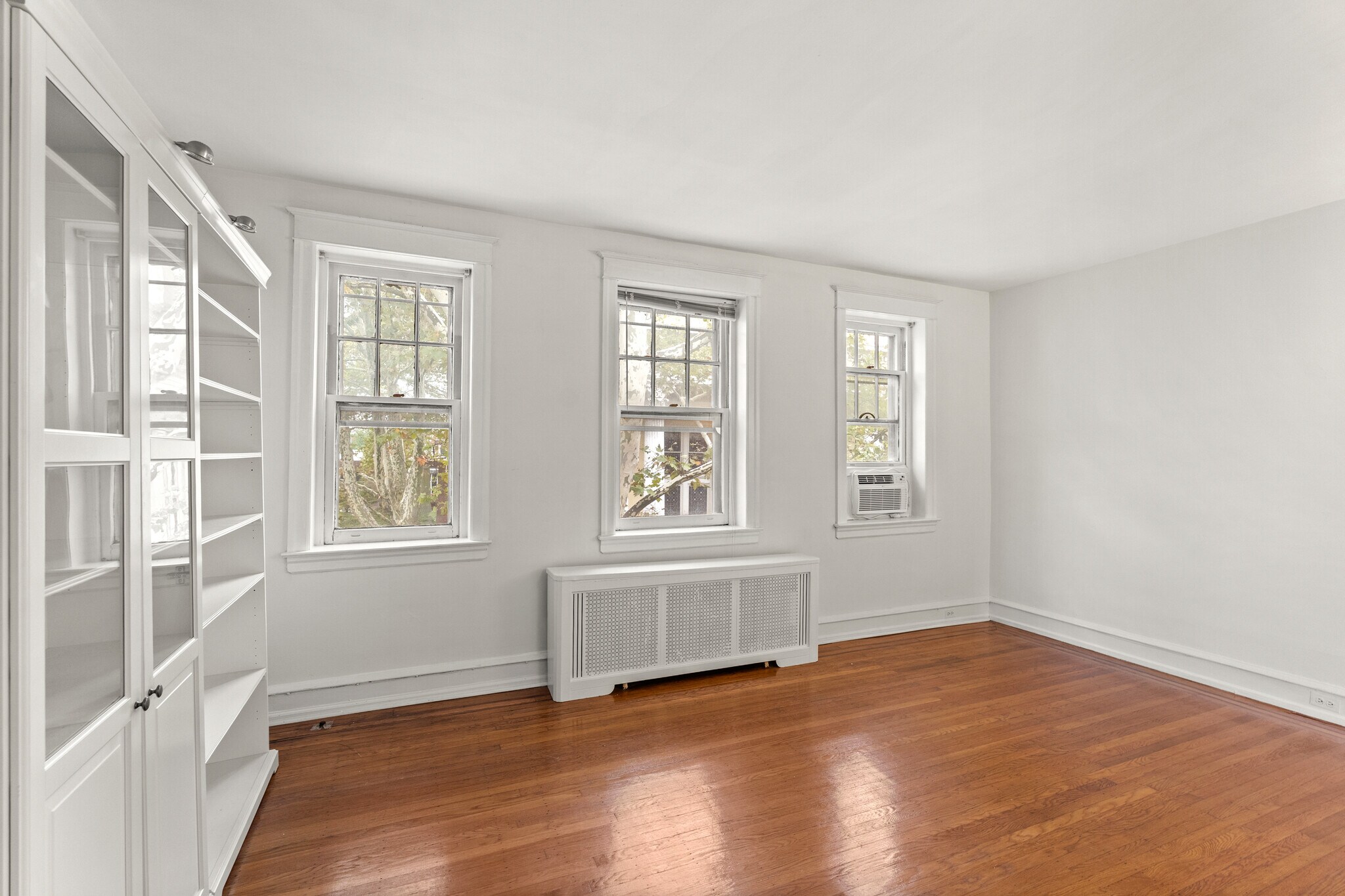Building Photo - 409 Pine St