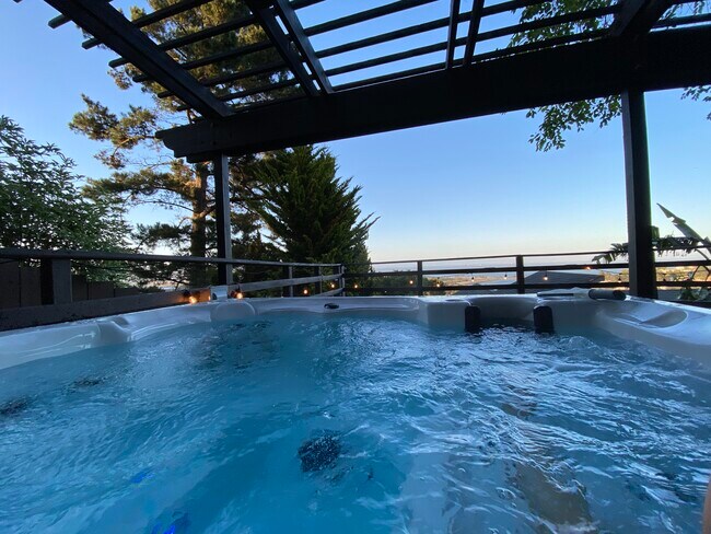 Building Photo - 266 Humboldt Rd