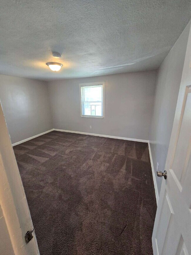 Building Photo - 452 S Napoleon Ave