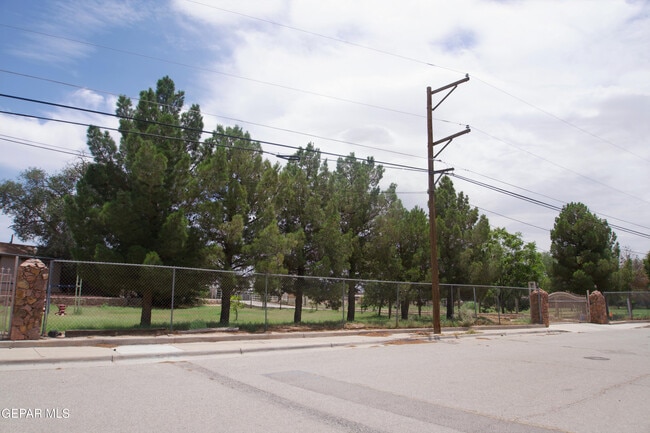 Building Photo - 9401 Pavo Ln