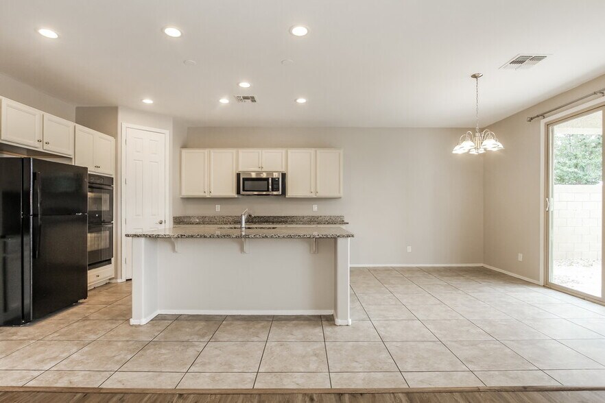 Building Photo - 6114 S 30th Ln