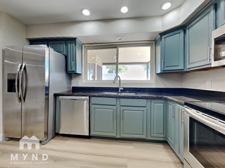 Building Photo - 5721 S Siesta Ln